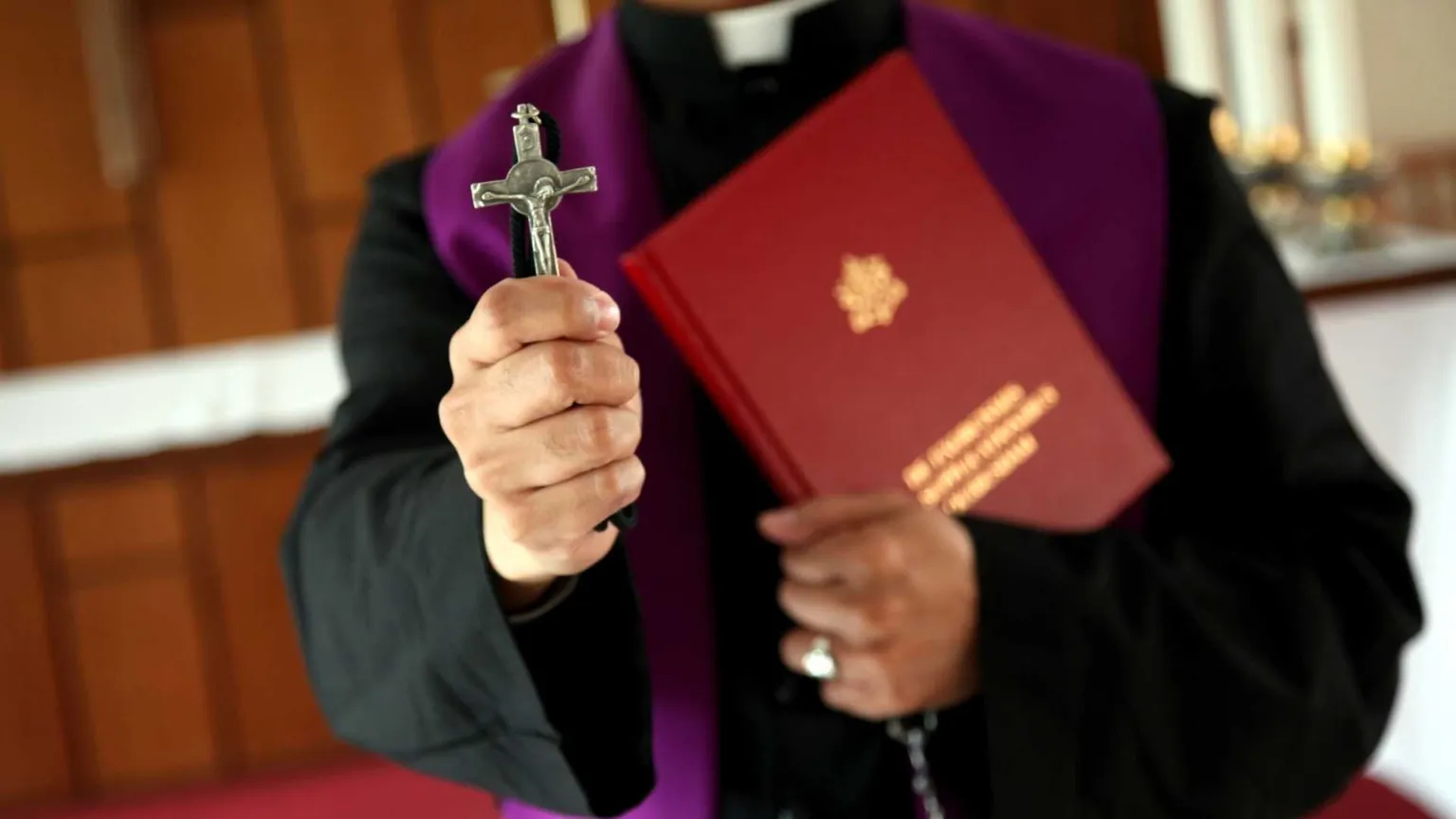L'esorcismo di Clara: due anni e mezzo per liberarla dal demonio