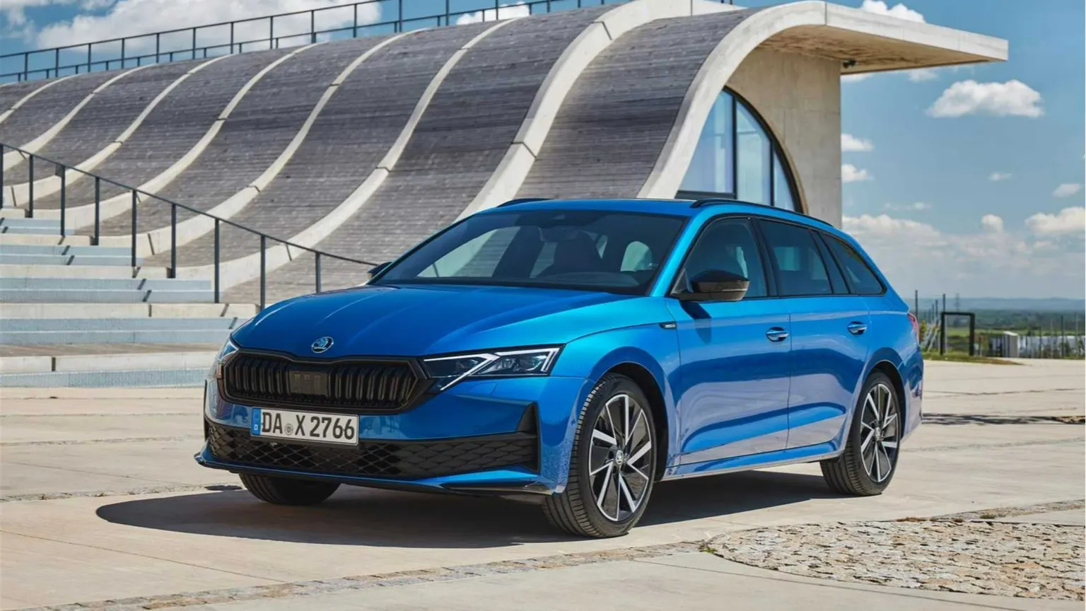 L’ultima roccaforte delle familiari: Skoda Octavia sfida l'era dei Suv e compie 30 anni