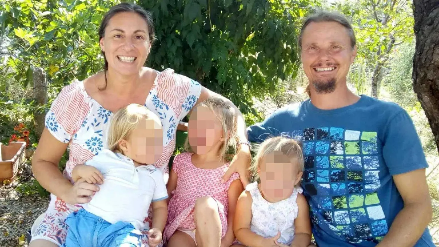 Uno scatto della famiglia anglo-australiana, che viveva nel bosco di Palmoli, in provincia di Chieti, pubblicato sul sito web della mamma Catherine Louise Birmingham