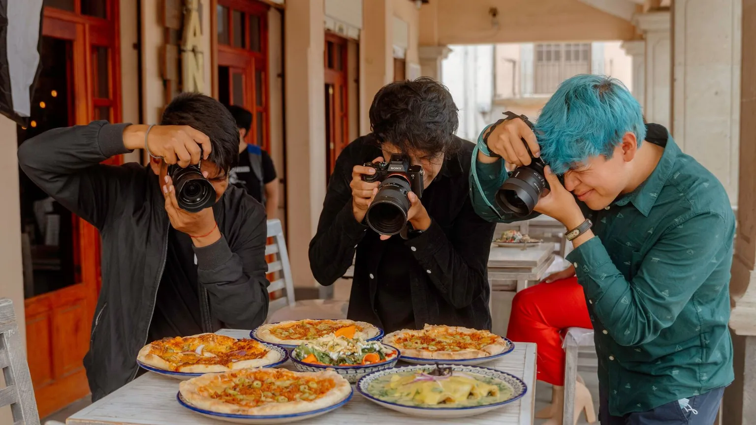Basta foto dei piatti: il cibo è più di ciò che appare