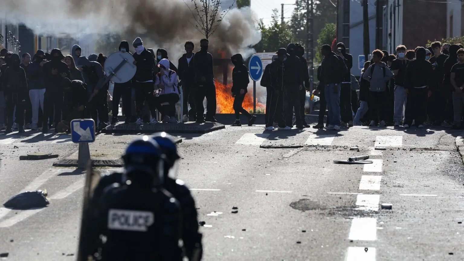 Rivendicazioni e violenza: la rabbia dei giovani francesi può portare a un "autunno caldo"