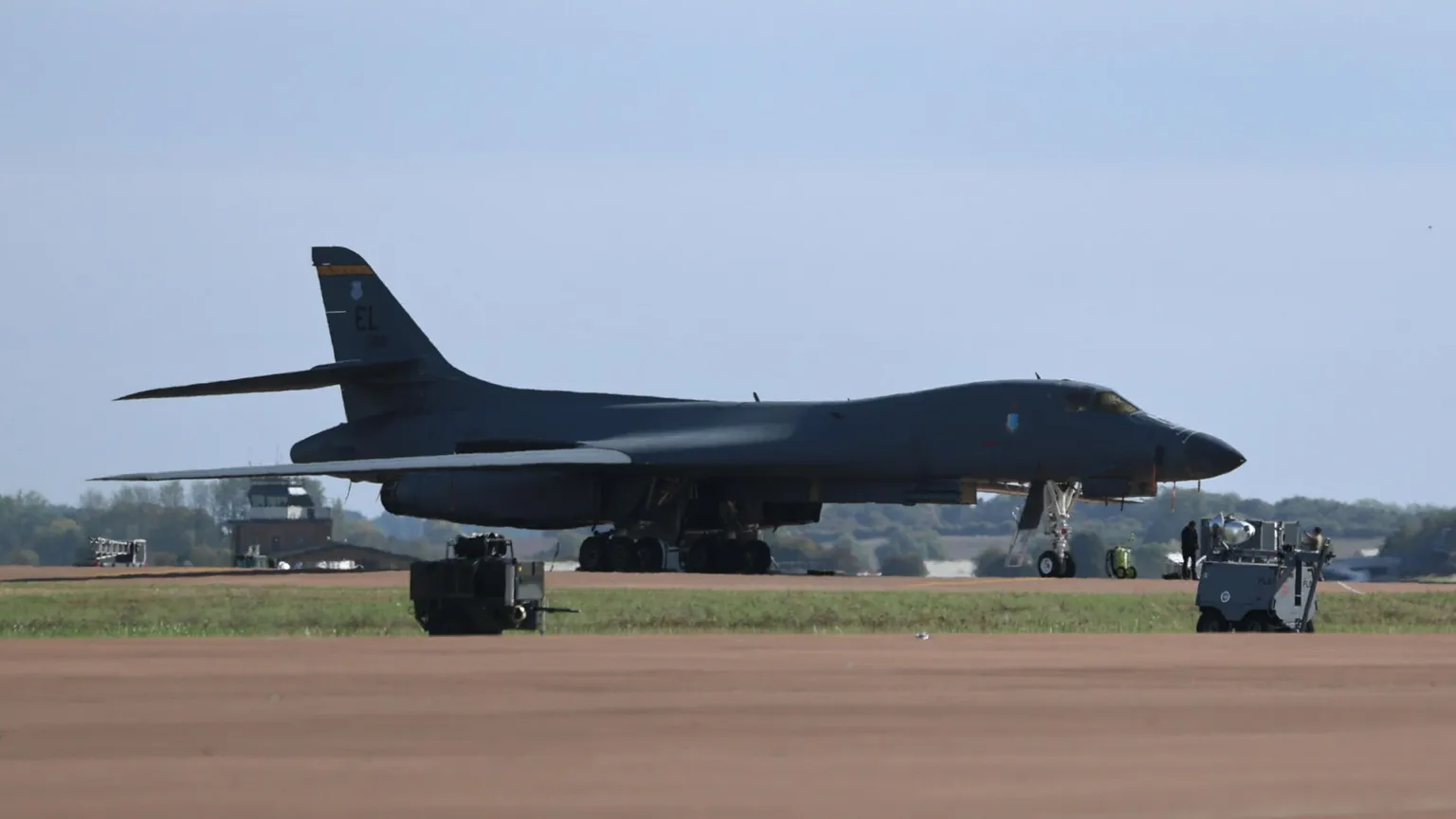 Bombardieri B-1 Lancer statunitensi presso la base RAF Fairford nel Gloucestershire, in Gran Bretagn