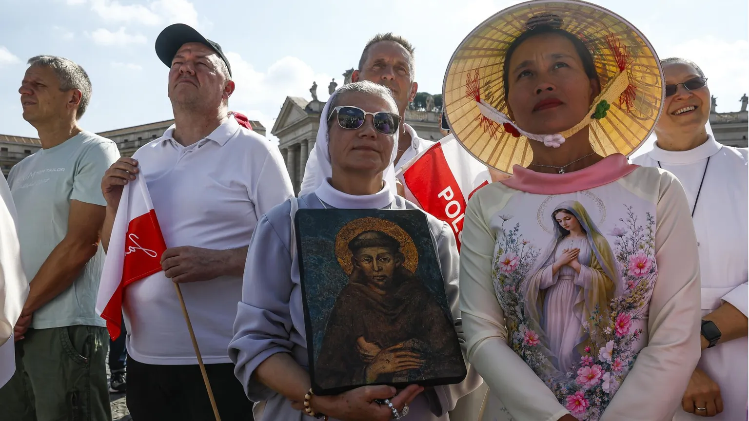 Il Papa: «Invochiamo Maria perché i popoli siano liberati dal flagello della guerra»