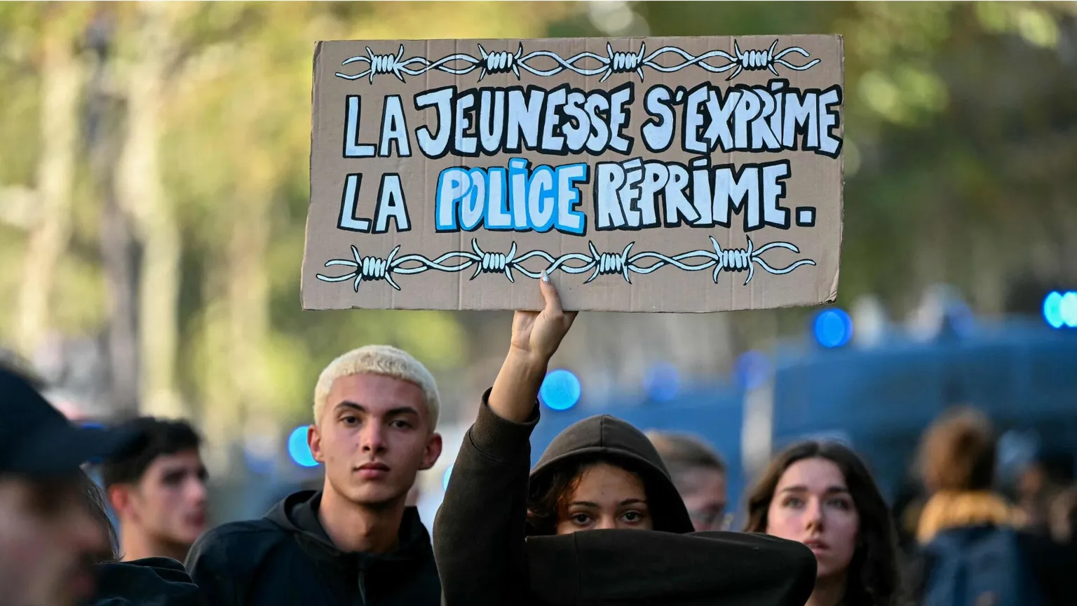 Ishak, Lola, Zoé: in corteo a Saint-Denis con i liceali ribelli delle periferie francesi