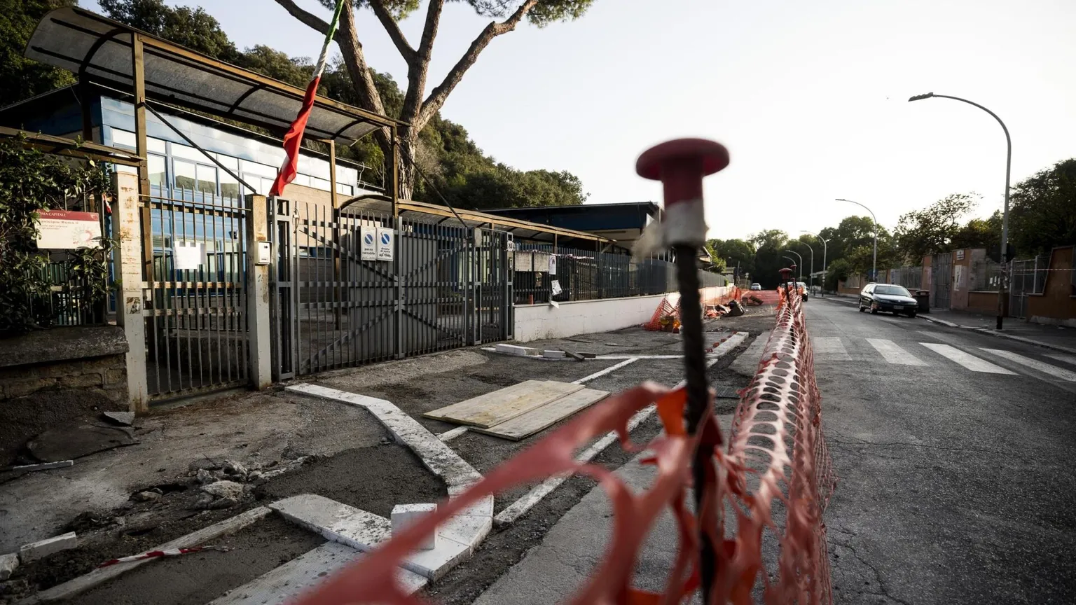 Dal Pnrr sono arrivati 17 miliardi alle scuole, ma molti cantieri restano aperti