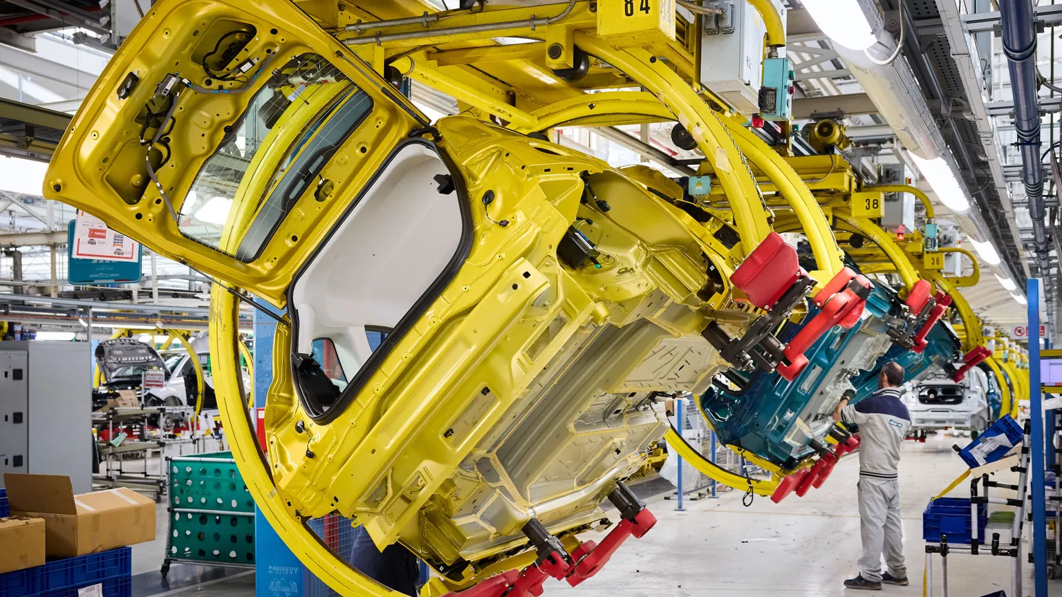 Un’auto su sette arriva dalla Cina: quanto lavoro resta in Europa?