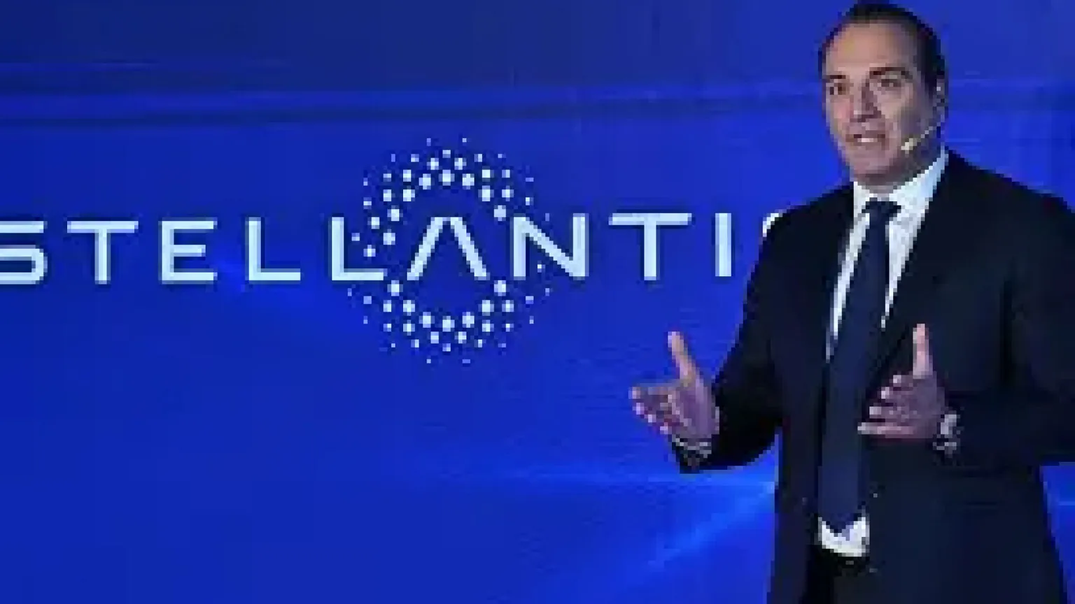 Stellantis, Filosa chiama l’Europa: «Regole nuove sull'auto, ma in fretta»