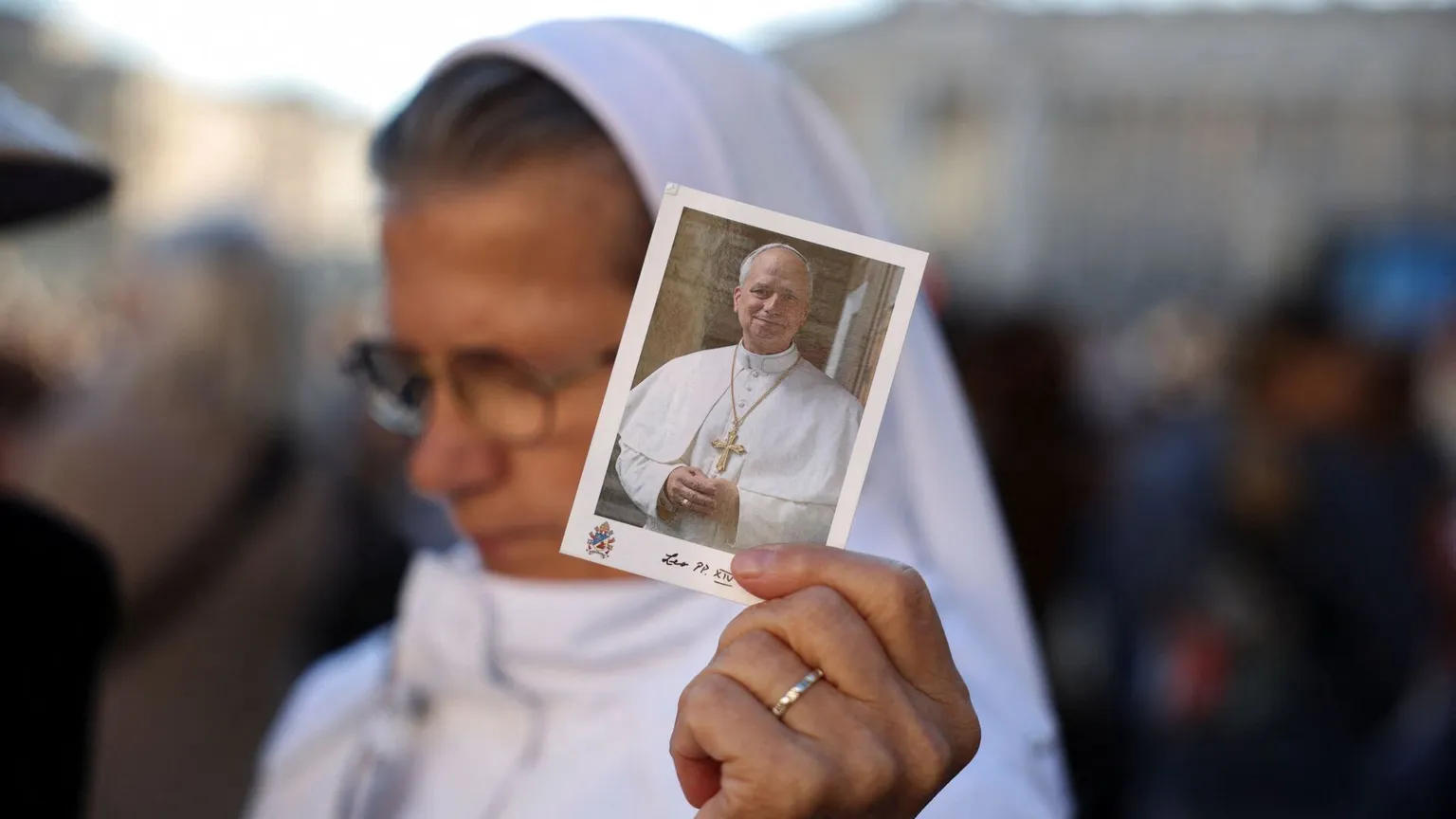 «Notte tranquilla» per il Papa al “Gemelli”. Attesa per gli esami dopo il tumore rimosso