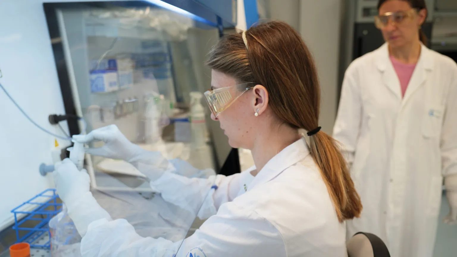 Che cos'è e come si cura l'adenocarcinoma, la malattia del Papa