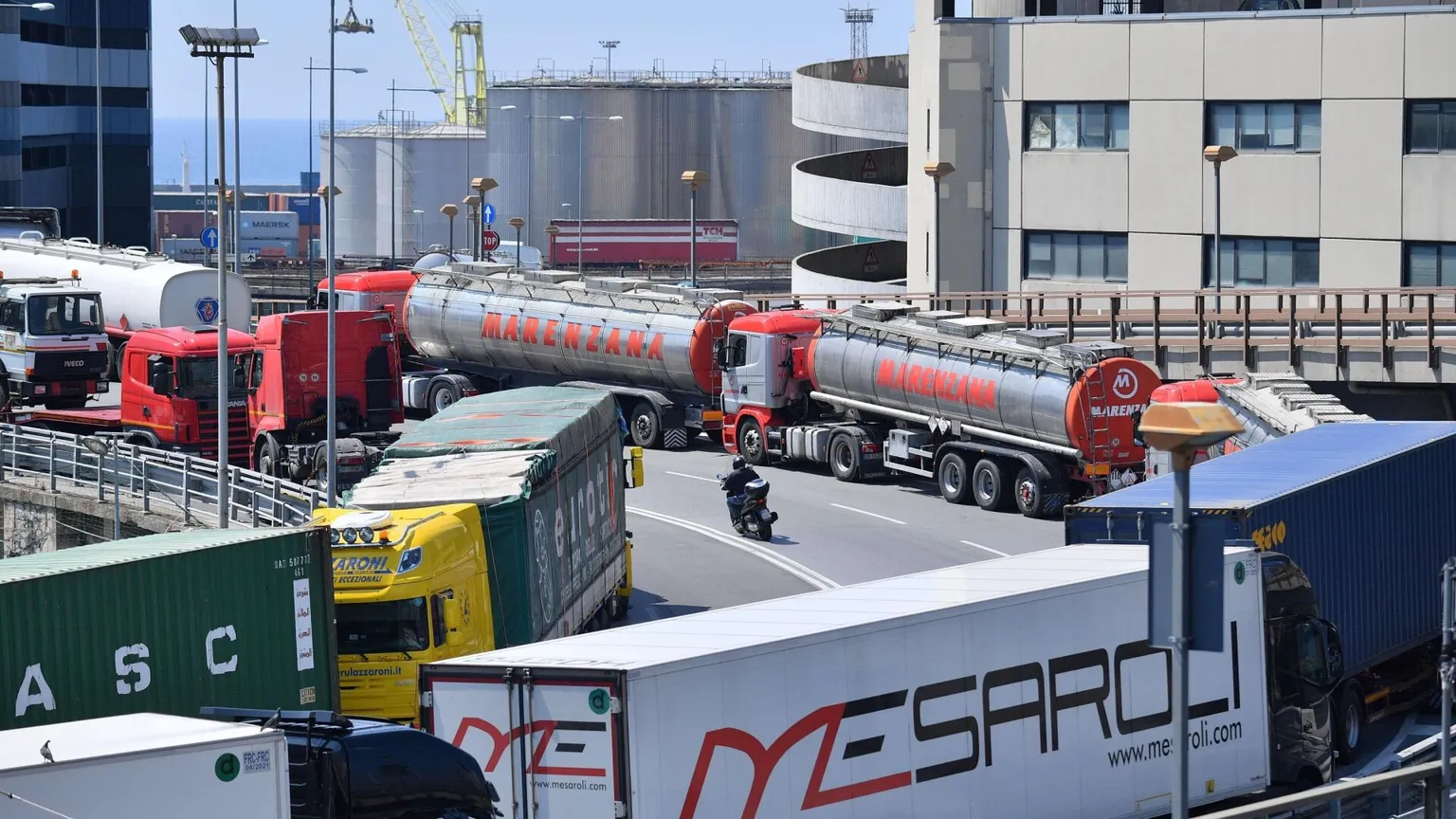 Emergenza carburanti a Cosenza, si rischia il fermo nazionale