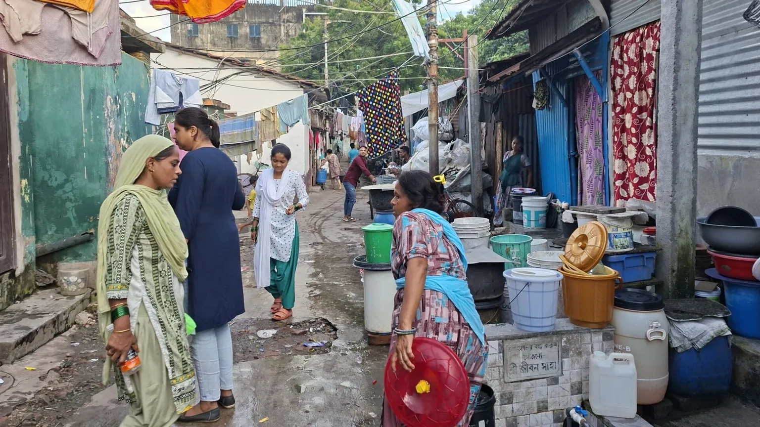 Lo slum Kodhiya Basti, non lontano dal centro storico di Calcutta / CAMPISI
