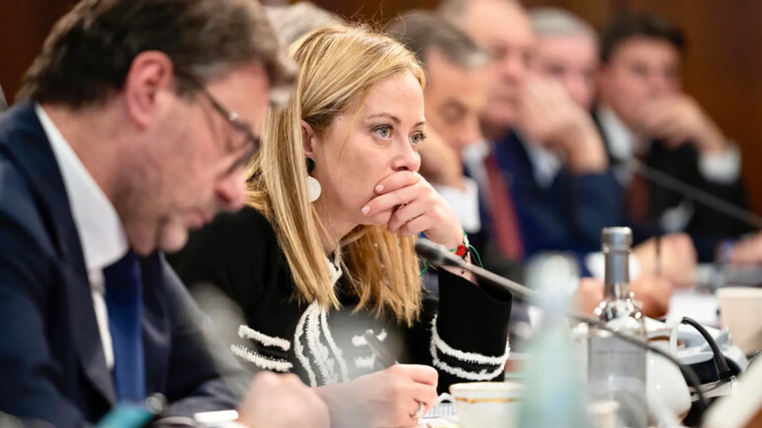 Riarmo, aiuti alle famiglie e il contributo chiesto alle banche: cosa c'è nella Manovra da 23,5 miliardi