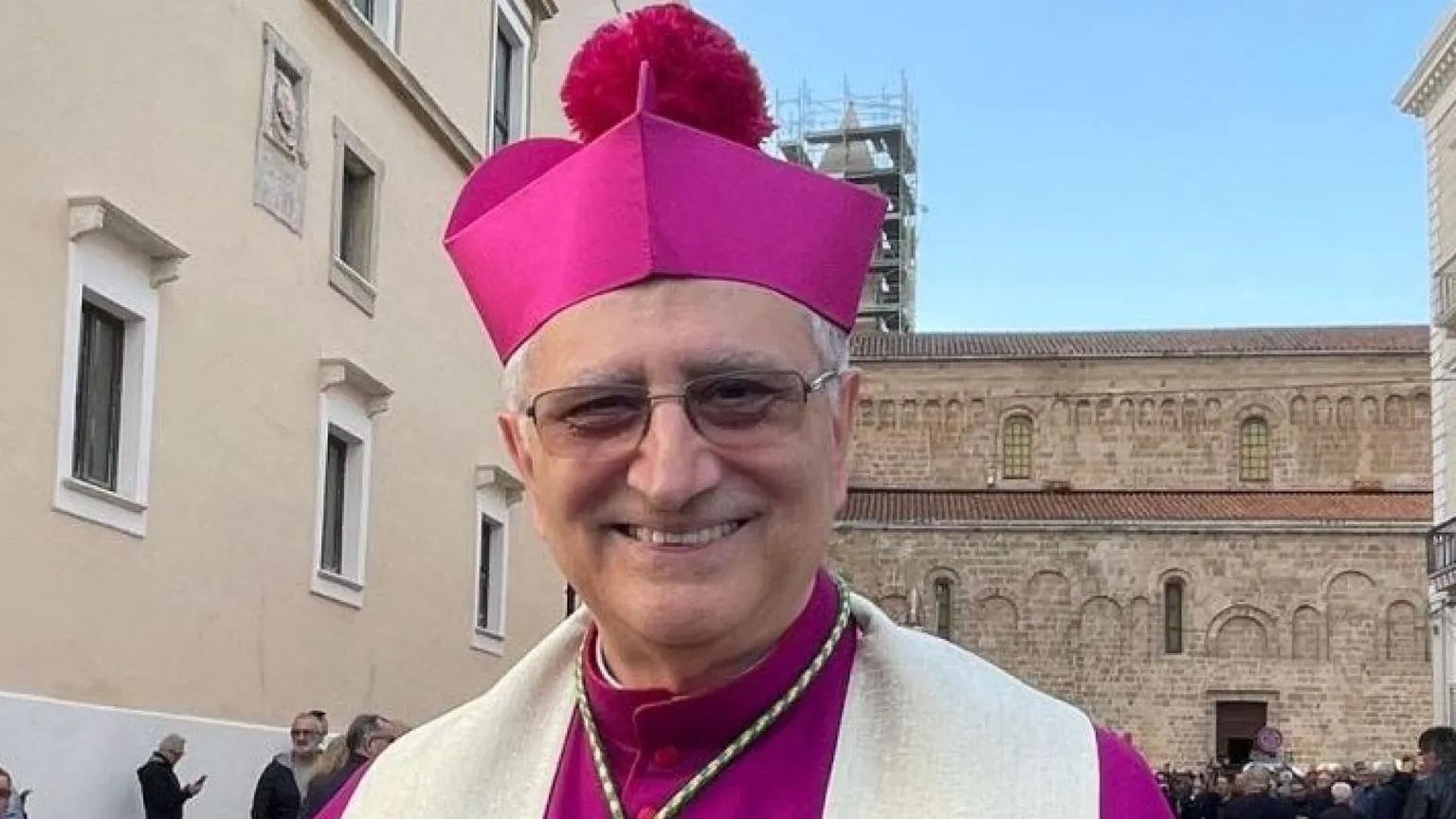 L'arcivescovo di Taranto: «No a divisioni, immaginiamo insieme un futuro diverso per la città»