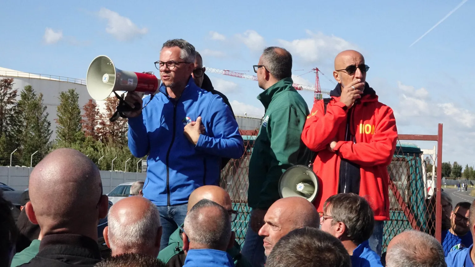 Voci intorno alla grande fabbrica. «L'ex Ilva chiusa sarebbe una bomba sociale»