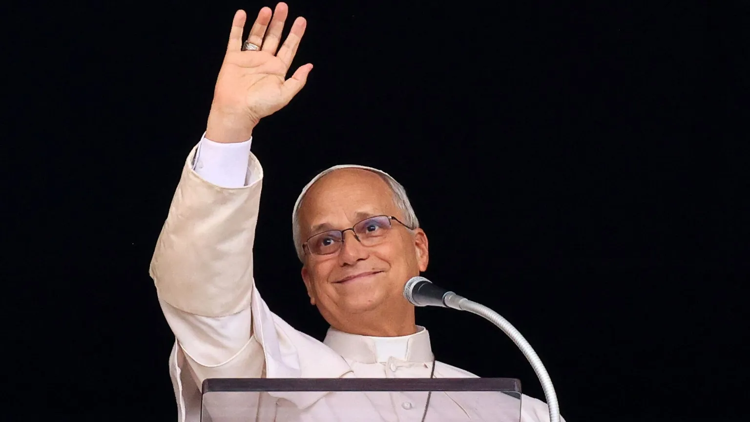 Il Papa all’Angelus: grazie del sostegno. Superata la fase delicata. Ora riprenderò gradualmente le attività