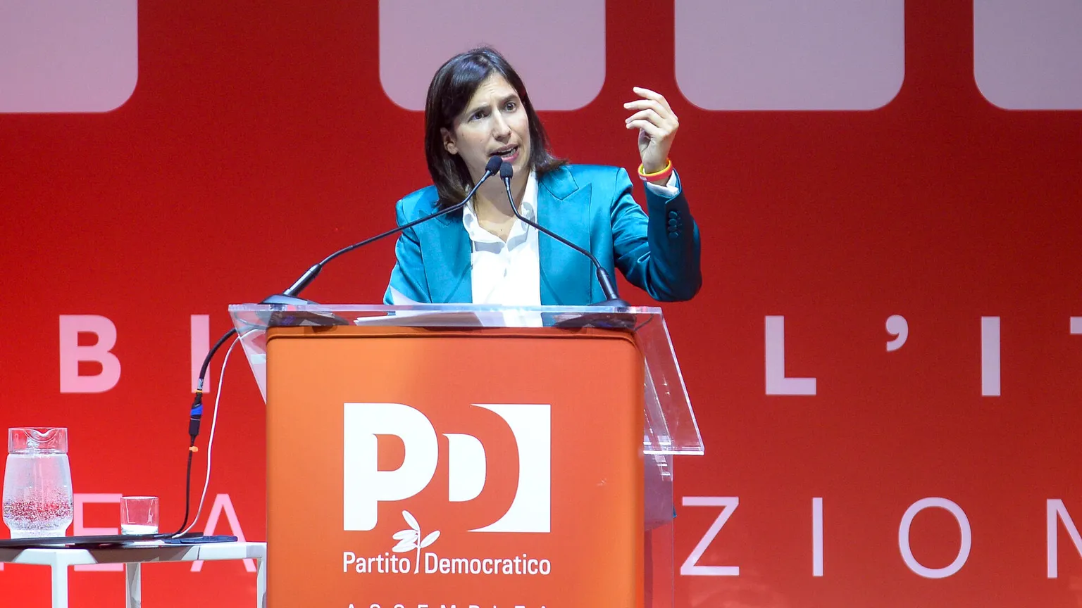 Schlein si candida alla corsa per Palazzo Chigi, «con o senza primarie»