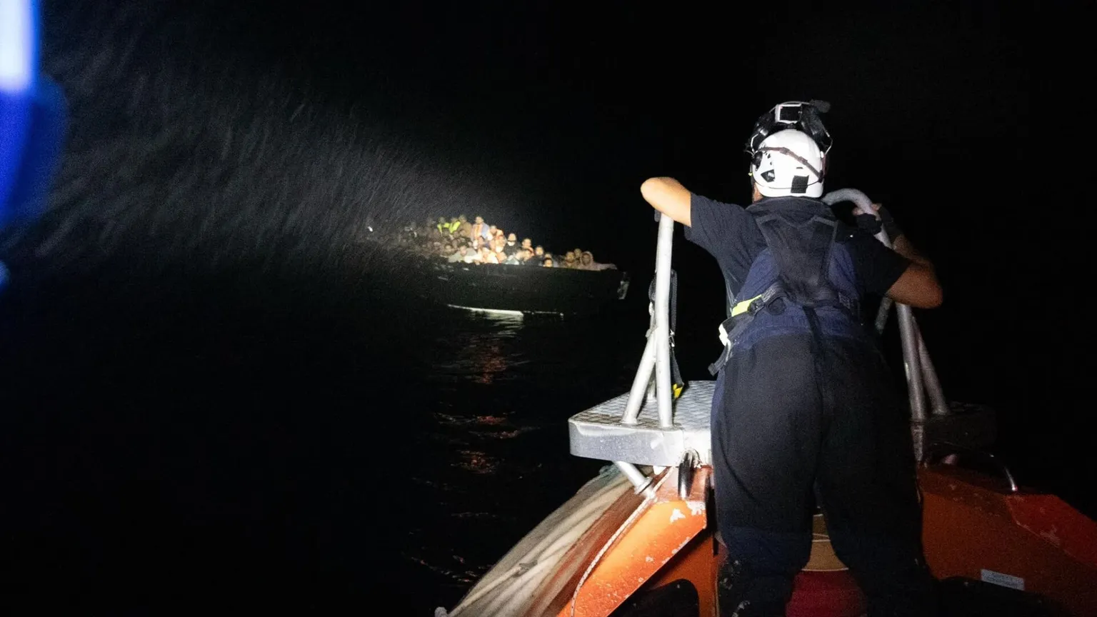 Il soccorso della barca intercettata dalle milizie libiche / SeaWatch