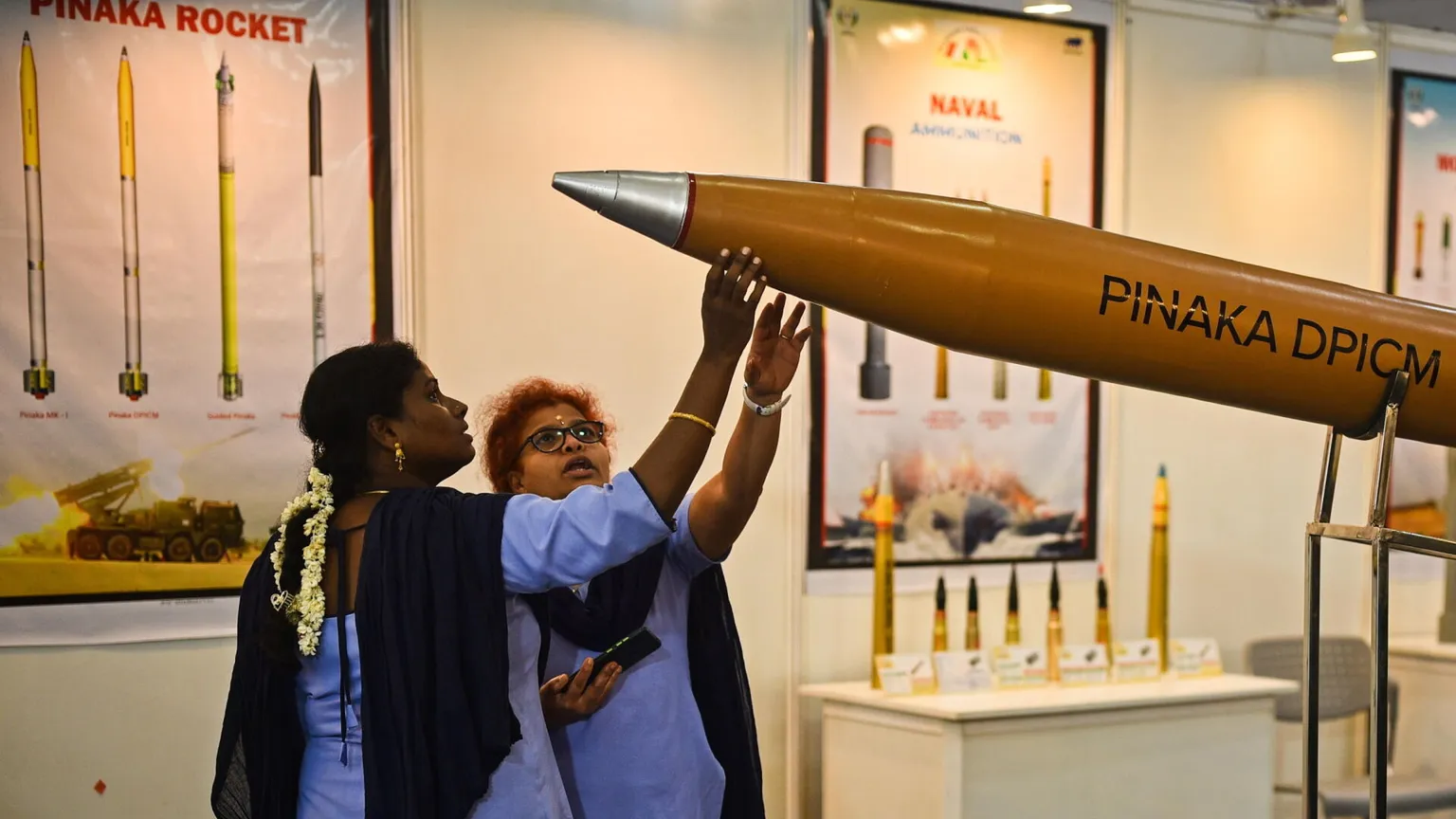Visitatori indiani al Defence and Technology Expo 2023