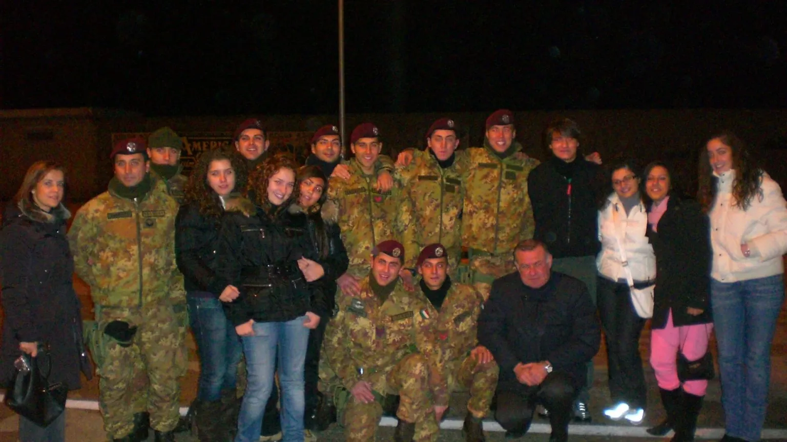 Il precedente della Folgore: quando i parà nel 2008 sfidarono il clan dei Casalesi