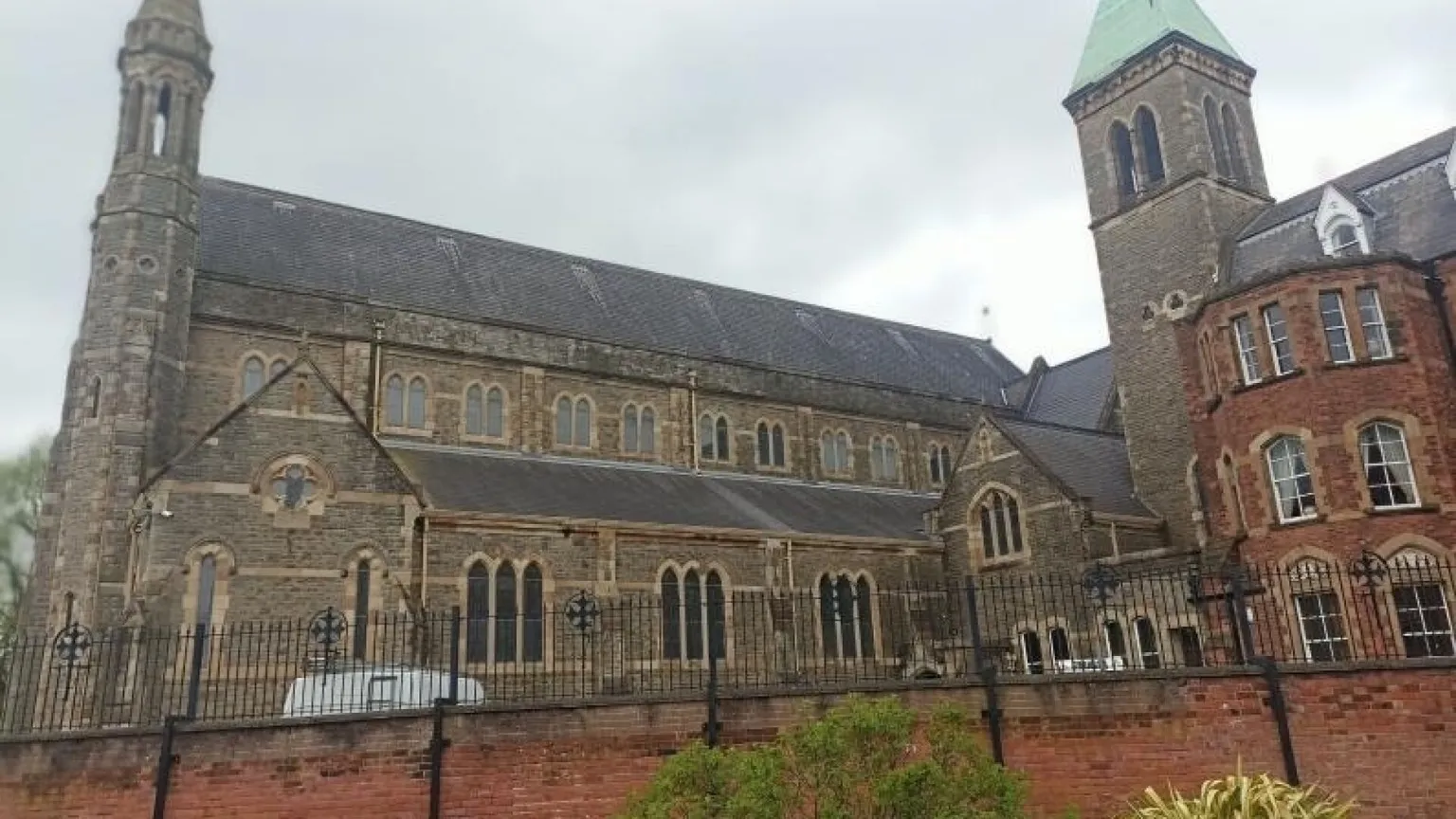 Un prete di strada e il monastero dove è iniziata la pace a Belfast