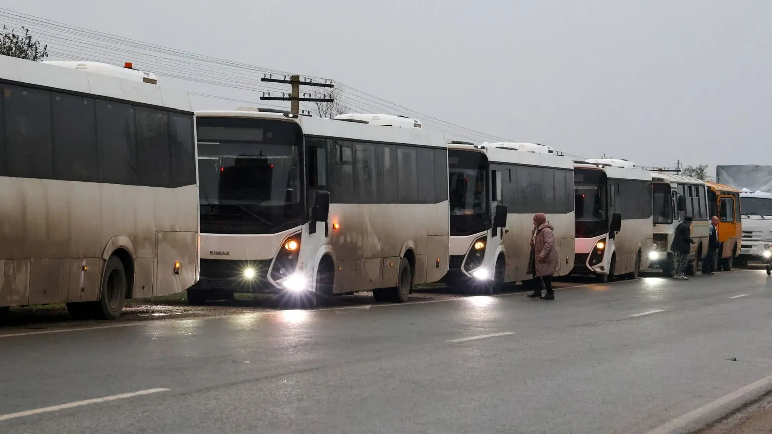 I 25 autobus di evacuati partiti da Oleshky dicono che qualcosa, nella guerra, sta cambiando