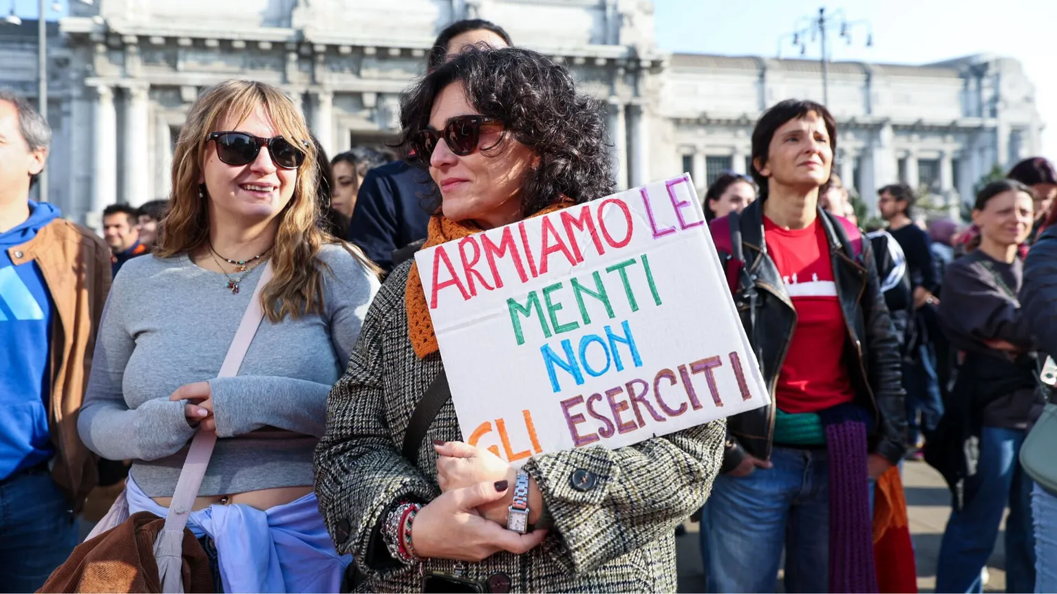 Genitori nel corteo in Stazione Centrale di venerdì 30 ottobre