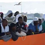 Ora l'Italia respinge, hotspot nel mirino