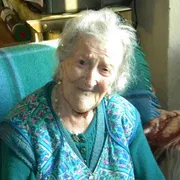 Compie 117 anni Emma, la donna più anziana del mondo