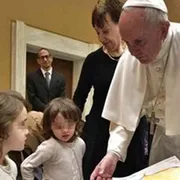 Incontro del Papa con i familiari: la strada dell'amore semina pace