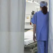 L'umanità che resiste tra medico e paziente