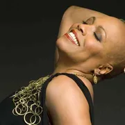 Dee Dee Bridgewater: «Canto Elvis e B.B. King con la mia anima jazz»