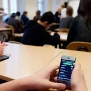 Perché dico «no» all’uso dello smartphone in classe
