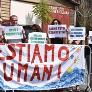 Migranti, Catania vuole restare umana. La Chiesa: fateli sbarcare