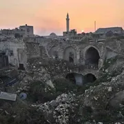 Le macerie, i teli al posto dei muri: la Aleppo del «fare» vuole rinascere