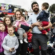 Vivere (bene) con tanti figli. «Perché in Italia non si può?»