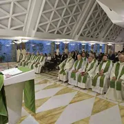 Il Papa: il pastore è umile, compatisce e prega se è accusato