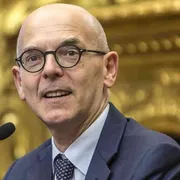 Calcoli e miopie nella tenaglia contro il sociale