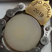 Da Bologna il "rosario dei ciclisti", fatto con catene da bici