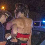 Donne crocifisse, chi chiede scusa e chi vorrebbe riaprire i bordelli