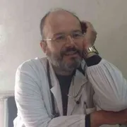 Don Fabio rimette il camice bianco e va in ospedale