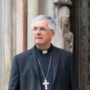 Il vescovo: "Quegli sguardi d'amore che ho incontrato in ospedale... "