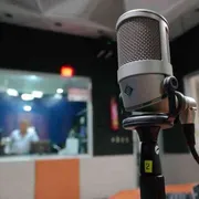 Le radio reagiscono e aiutano gli ascoltatori. Ma crescono le difficoltà