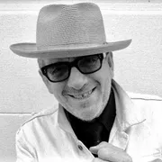 Elvis Costello: «Do parola e musica alle molte facce del nostro tempo»