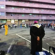 Il Rosario con l'arcivescovo davanti al reparto Covid