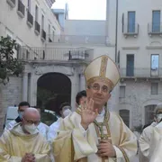«È tempo della condivisione»: l'ingresso del nuovo arcivescovo Satriano