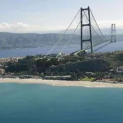 Le fragili e rischiose basi del ponte sullo stretto