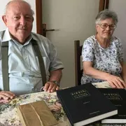 Il pensionato che ha tradotto la Bibbia in "piasintein"