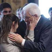 Le mani del presidente Mattarella. E i suoi 80 anni