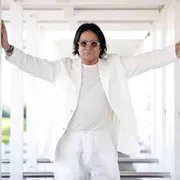 La biografia di Renato Zero, il mercante di stelle tra provocazioni e fede