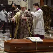 L'ultimo saluto a monsignor Luigi Negri, «tutto per la Chiesa»